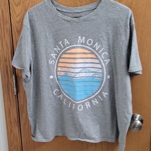 Santa Monica Short Sleeved T Shirt Size XXL Graphic Front Grey